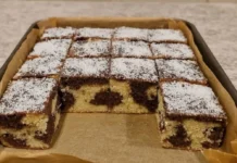 Kolač sa kokosom i čokoladnom glazurom–mek, sočan i ukusan