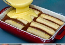 NAJKREMASTIJI K0LAČ SA BANANAMA: Između Dva Reda Piškota Fil Od Čokolade I Vanile – Niste Probali Ništa Lepše