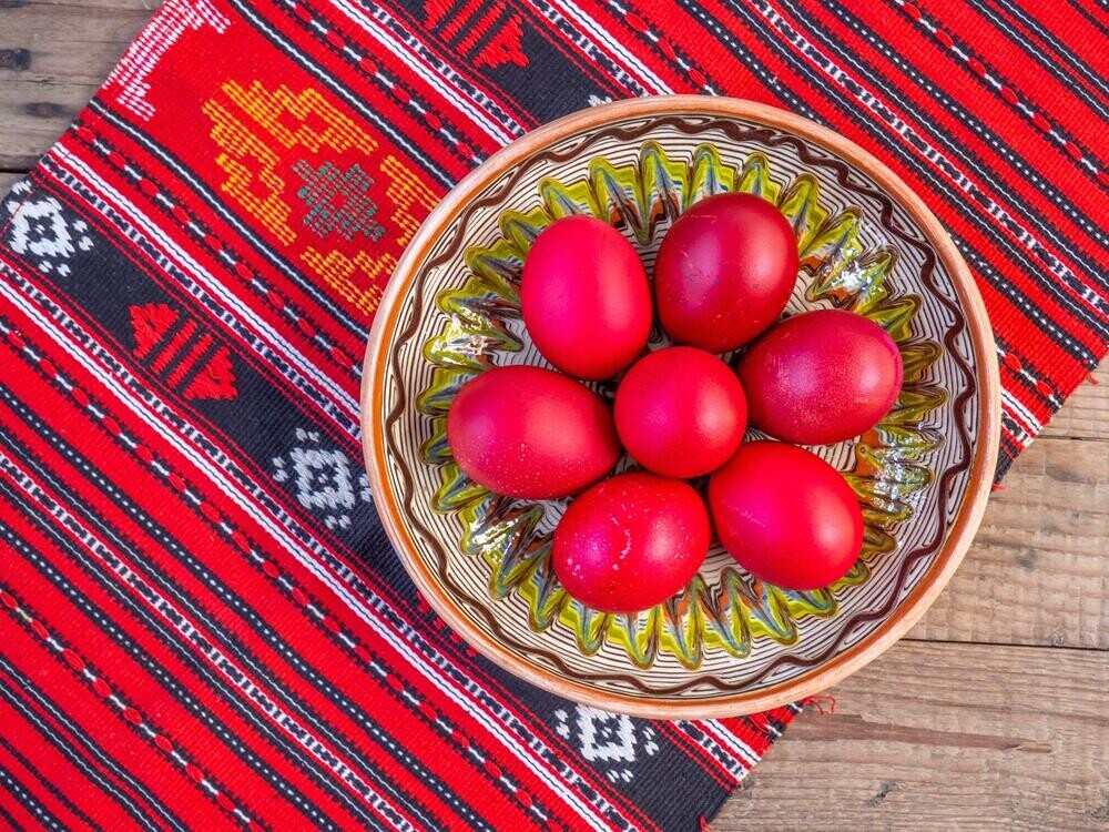 413019_crvenajajazauskrsshutterstock-2083176256_ff